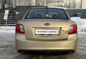 Подержанный автомобиль Kia Rio Sedan 2010 года (6 фото)