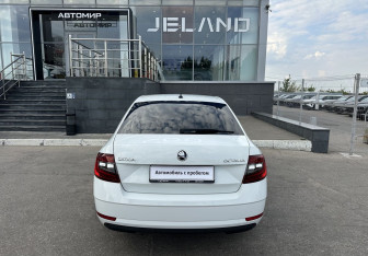 Подержанный автомобиль Skoda Octavia Liftback 2020 года (6 фото)