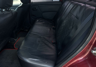 Подержанный автомобиль Renault Logan Sedan 2011 года (12 фото)