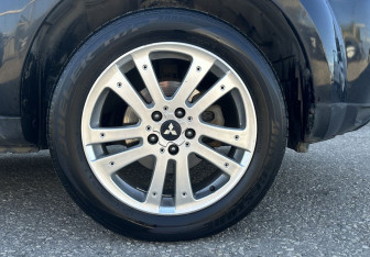 Подержанный автомобиль Mitsubishi Outlander 2008 года (14 фото)