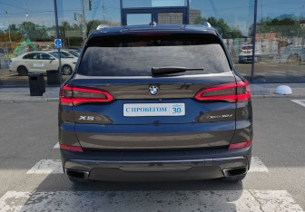 Подержанный автомобиль BMW X5 2019 года (4 фото)