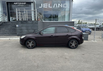 Подержанный автомобиль Ford Focus Hatchback 2009 года (8 фото)