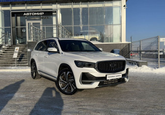 Подержанный автомобиль Geely Monjaro 2025 года (3 фото)