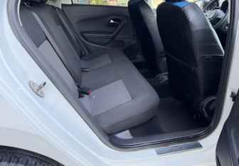 Подержанный автомобиль Volkswagen Polo Sedan 2014 года (12 фото)