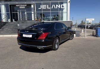 Подержанный автомобиль Genesis G90 2018 года (5 фото)