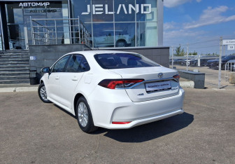 Подержанный автомобиль Toyota Corolla Sedan 2021 года (7 фото)