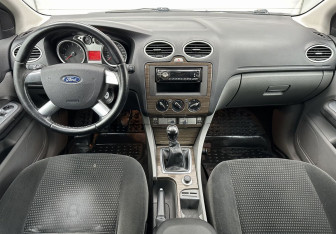 Подержанный автомобиль Ford Focus Hatchback 2008 года (10 фото)
