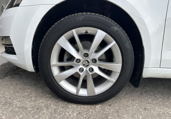 Подержанный автомобиль Skoda Octavia Liftback 2020 года (14 фото)