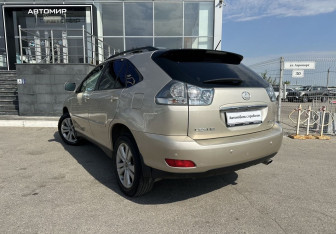 Подержанный автомобиль Lexus RX 2006 года (7 фото)