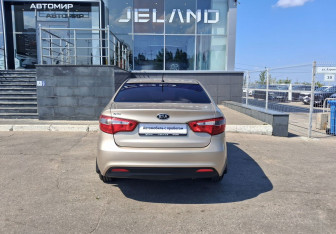 Подержанный автомобиль Kia Rio Sedan 2012 года (6 фото)
