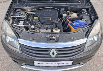 Подержанный автомобиль Renault Sandero 2011 года (14 фото)