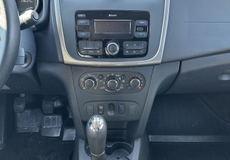 Подержанный автомобиль Renault Sandero 2020 года (11 фото)