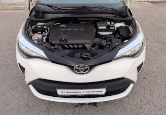 Подержанный автомобиль Toyota C-HR 2019 года (13 фото)