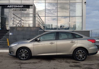 Подержанный автомобиль Ford Focus Sedan 2017 года (8 фото)