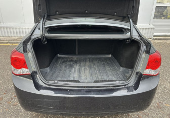 Подержанный автомобиль Chevrolet Cruze Sedan 2011 года (15 фото)
