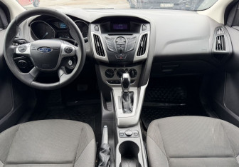 Подержанный автомобиль Ford Focus Hatchback 2012 года (10 фото)