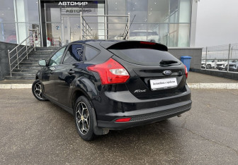 Подержанный автомобиль Ford Focus Hatchback 2014 года (7 фото)