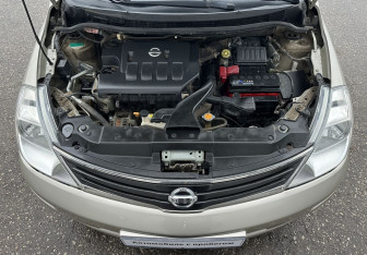 Подержанный автомобиль Nissan Tiida Hatchback 2011 года (13 фото)