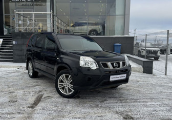 Подержанный автомобиль Nissan X-Trail 2013 года (3 фото)