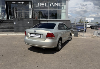 Подержанный автомобиль Volkswagen Polo Sedan 2012 года (4 фото)