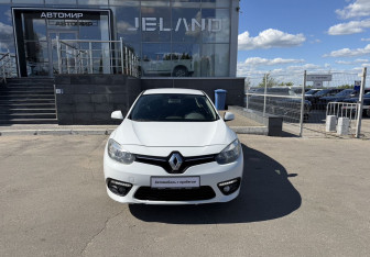Подержанный автомобиль Renault Fluence 2013 года (2 фото)