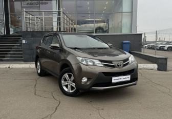 Подержанный автомобиль Toyota RAV4 2013 года (3 фото)