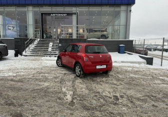 Подержанный автомобиль Suzuki Swift Hatchback 2008 года (7 фото)
