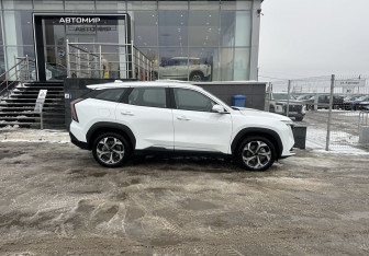 Подержанный автомобиль Geely Atlas 2024 года (4 фото)