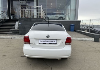 Подержанный автомобиль Volkswagen Polo Sedan 2013 года (6 фото)