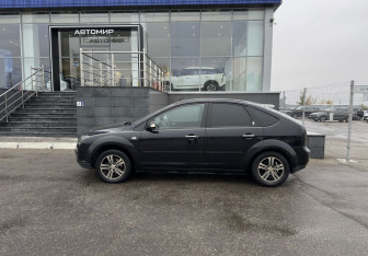 Подержанный автомобиль Ford Focus Hatchback 2007 года (8 фото)