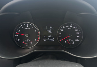 Подержанный автомобиль Kia Rio Hatchback 2019 года (9 фото)