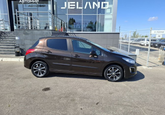 Подержанный автомобиль Peugeot 308 Hatchback 2012 года (4 фото)