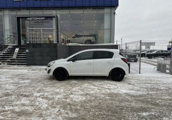 Подержанный автомобиль Opel Corsa 2013 года (8 фото)