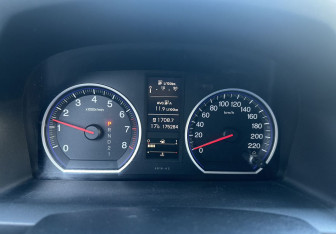 Подержанный автомобиль Honda CR-V 2011 года (9 фото)