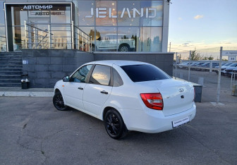 Подержанный автомобиль LADA (ВАЗ) Granta Sedan 2016 года (7 фото)