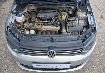Подержанный автомобиль Volkswagen Polo Sedan 2011 года (13 фото)