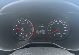 Подержанный автомобиль Kia Rio Sedan 2019 года (9 фото)