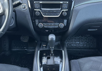 Подержанный автомобиль Nissan X-Trail 2017 года (11 фото)