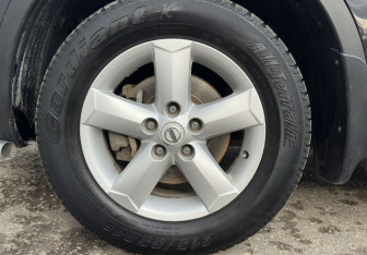 Подержанный автомобиль Nissan Qashqai 2007 года (14 фото)