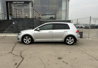 Подержанный автомобиль Volkswagen Golf Hatchback 2013 года (8 фото)