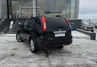 Подержанный автомобиль Nissan X-Trail 2013 года (7 фото)
