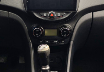 Подержанный автомобиль Hyundai Solaris Hatchback 2011 года (11 фото)