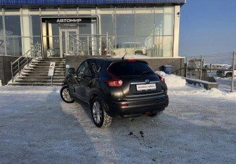 Подержанный автомобиль Nissan Juke 2012 года (7 фото)