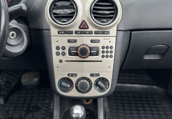 Подержанный автомобиль Opel Corsa 2008 года (11 фото)