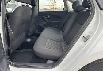 Подержанный автомобиль Volkswagen Polo Sedan 2015 года (12 фото)