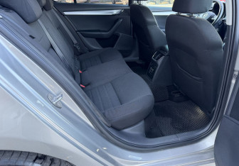 Подержанный автомобиль Skoda Octavia Liftback 2013 года (12 фото)