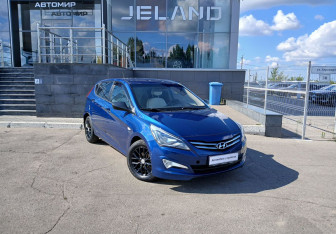 Подержанный автомобиль Hyundai Solaris Hatchback 2015 года (3 фото)