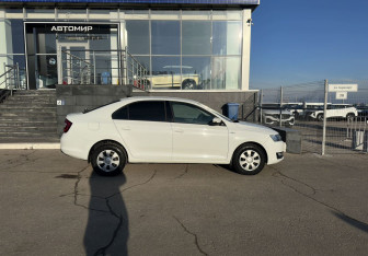 Подержанный автомобиль Skoda Rapid Liftback 2018 года (4 фото)