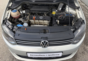 Подержанный автомобиль Volkswagen Polo Sedan 2012 года (12 фото)