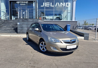 Подержанный автомобиль Opel Astra Hatchback 2012 года (3 фото)